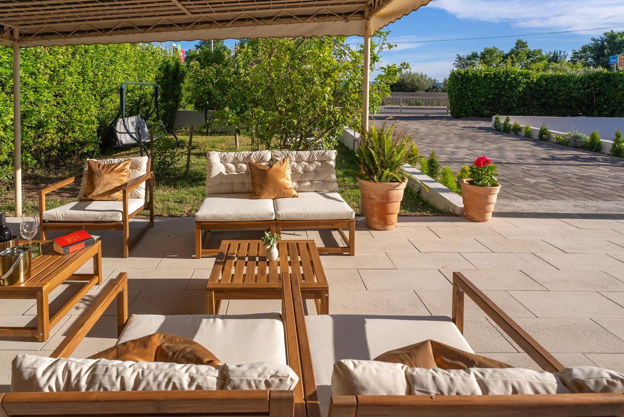 Storge Boutique Bed & Breakfast Omiš Esterno foto