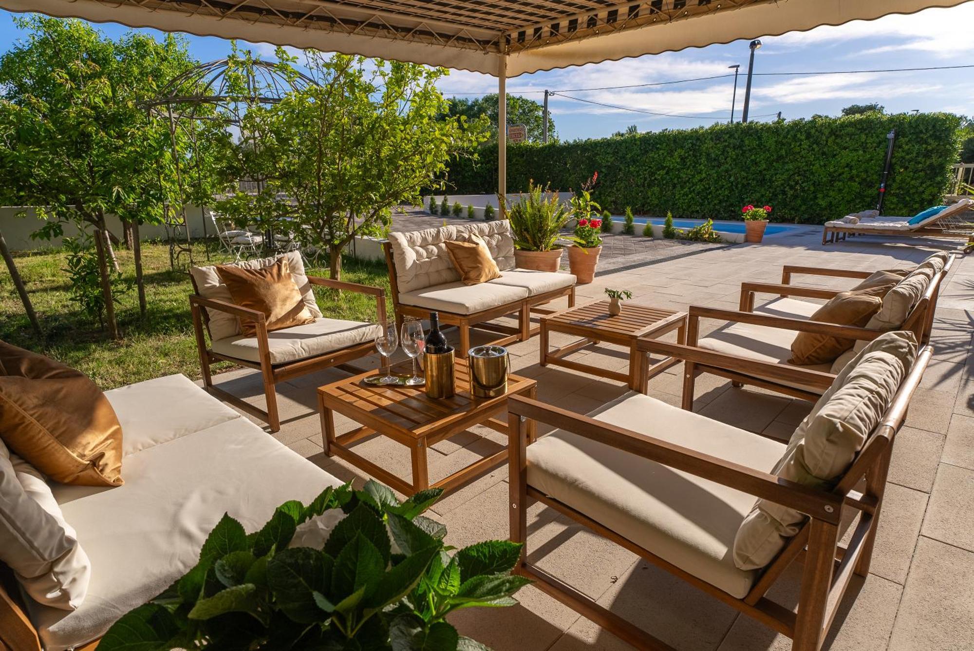 Storge Boutique Bed & Breakfast Omiš Esterno foto